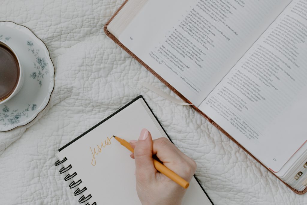 How-to-Choose-a-Bible-Study-Curriculum